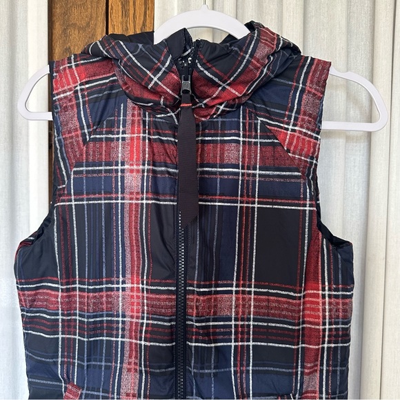 Lululemon ‘The Fluffiest Vest’ (Navy Blue/Cypress Plaid) Reversible Down Vest - Picture 11 of 16